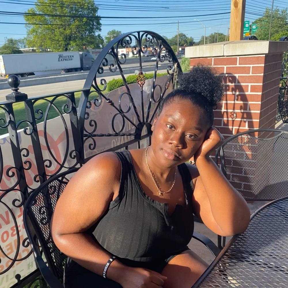 Meet your Posher, Niya
